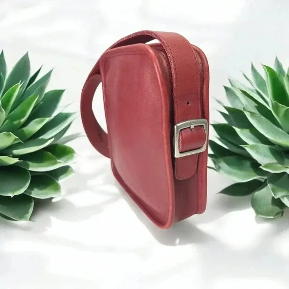 Vintage Coach “9817” Camera bag in red - Picture 11 of 13